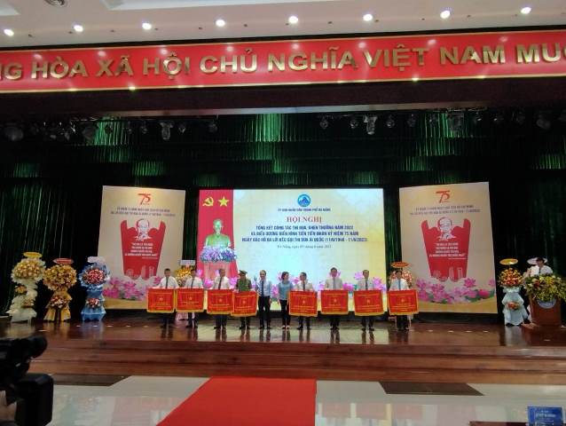 Cảng Hàng không quốc tế Đà Nẵng nhận cờ Thi đua xuất sắc của Ủy ban nhân dân Thành phố Đà Nẵng